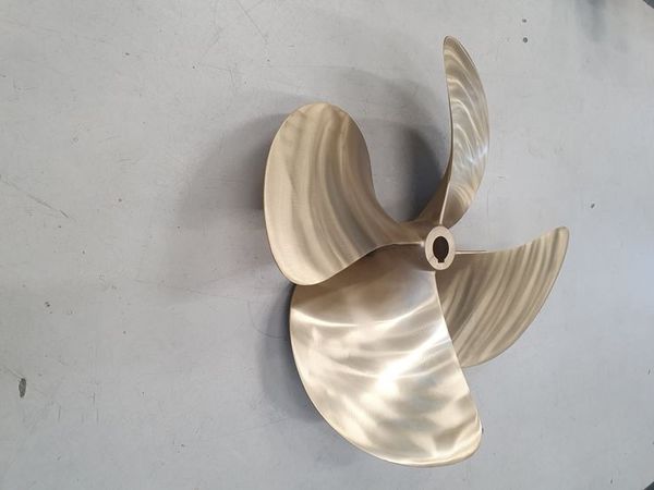 Mikado Z propell 21x23" – etter reparasjon